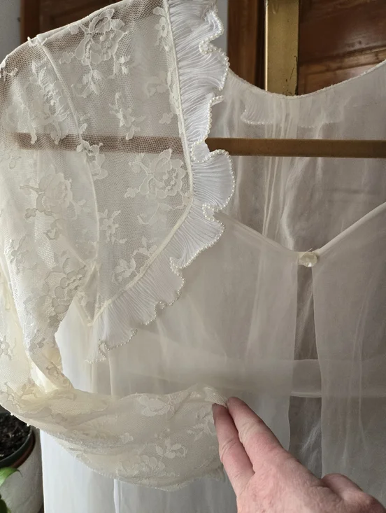 Vintage 60's Radcliffe Romantic Ivory Beaded Lace-Sleeve Peignoir Robe Small - Picture 5 of 12